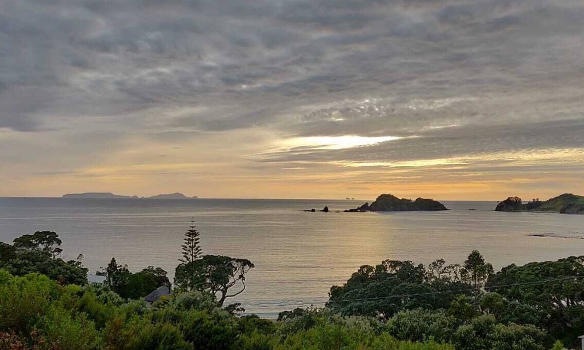 Whananaki North House | Comfortable bach with stunning views over a beautiful beach