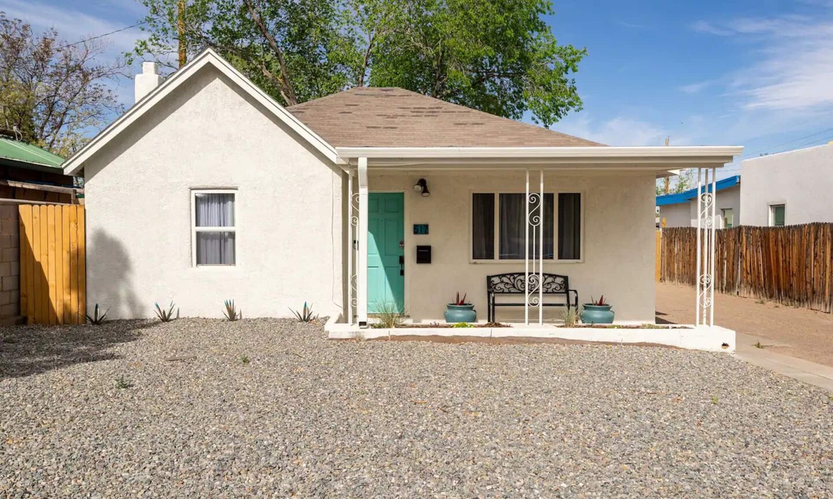 Victory Hills House | Comfortable Beds+Work Space+Fenced Yard+Full Kitchen+Fire pit+Cookies