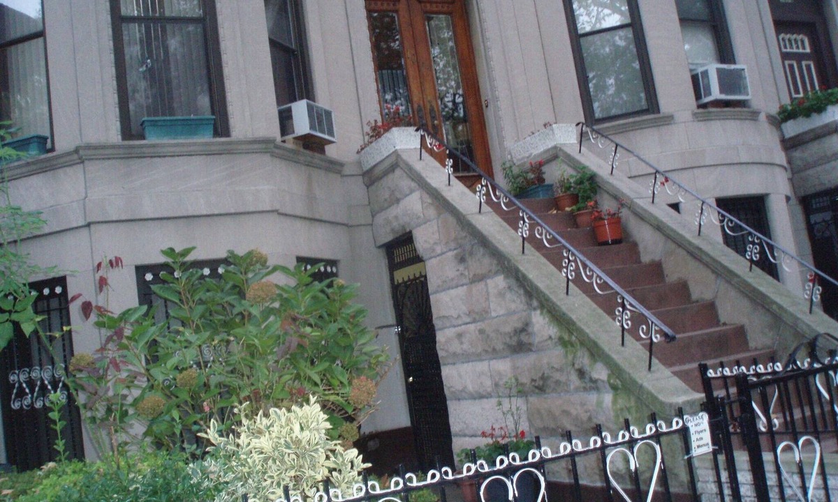 Crown Heights Apartment | Comfortable Brown Stone Apartment