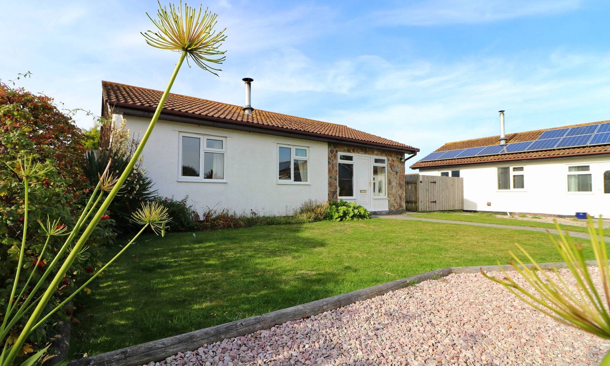 Padstow Ski Chalet | Comfortable bungalow near several sandy beaches.