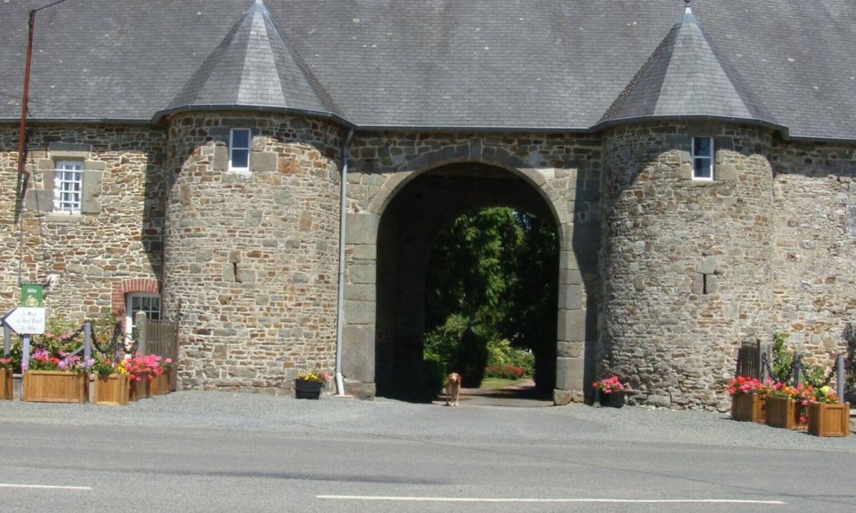 La Haye-Bellefond Cottage | Comfortable cottage by a castle with activities