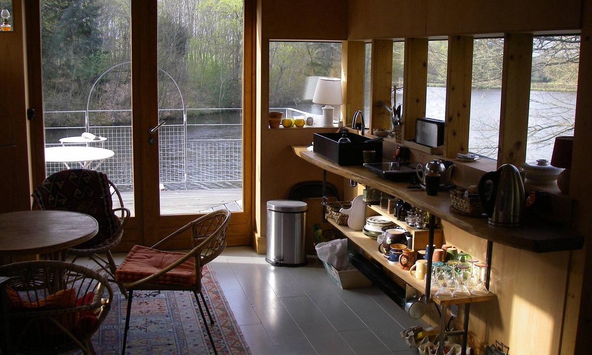 Villefavard Cabin | Comfortable cabin over a pond, private access, pontoon.