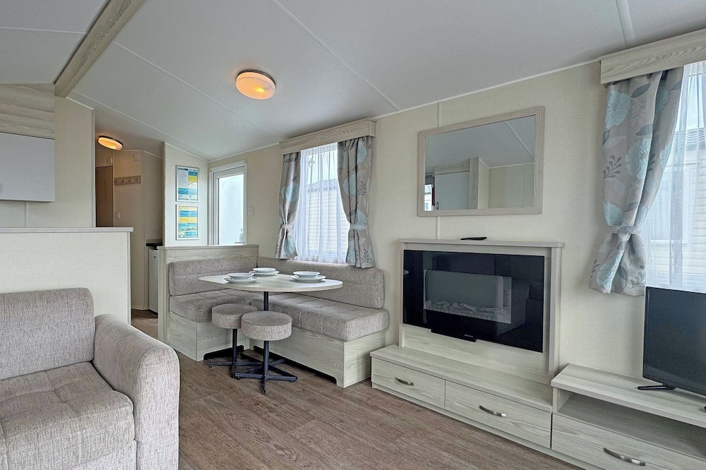 Mablethorpe and Sutton House | Comfortable caravan with one double and one twin.