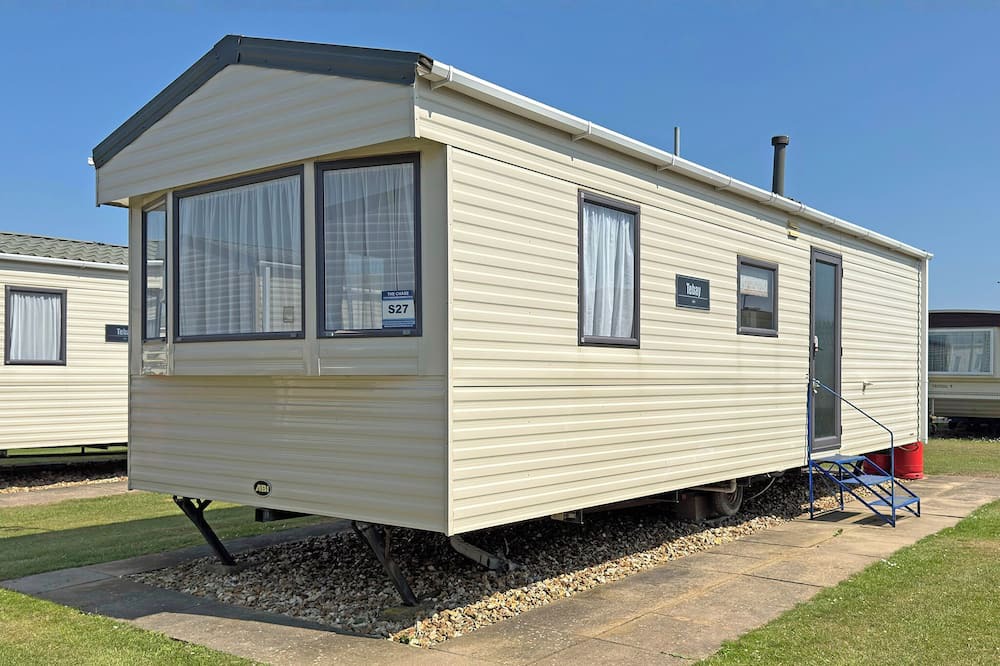 Ingoldmells House | Comfortable caravan with one double and one twin.