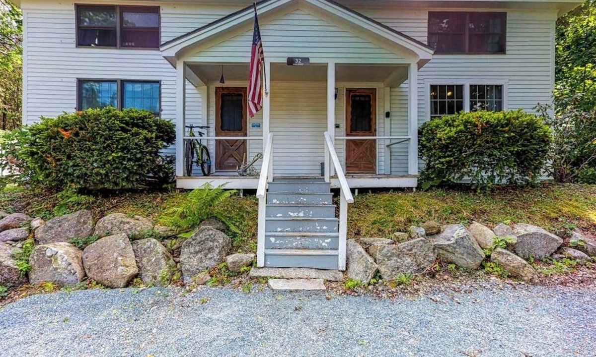 Castine Apartment | Comfortable Castine getaway w/a full kitchen - walk to the waterfront