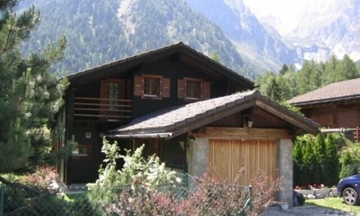 Saleinaz Ski Chalet | Comfortable chalet in an idyllic area. Fenced garden. Dogs accepted.