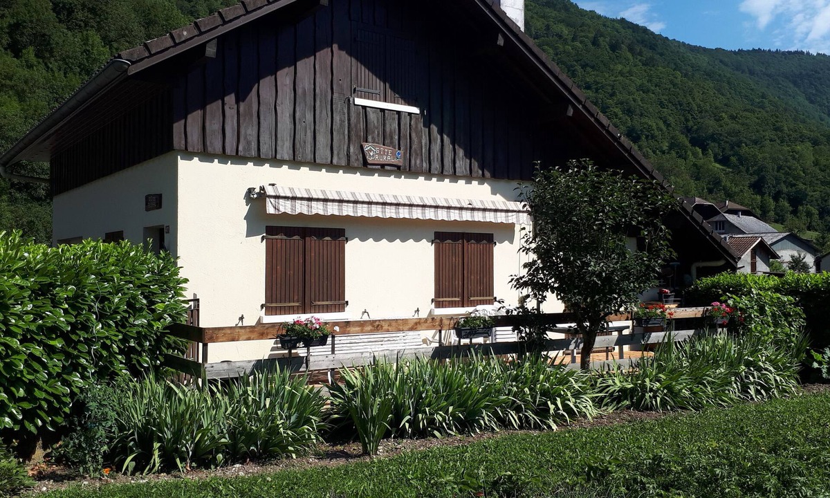 Val-de-Chaise Ski Chalet | Comfortable chalet with lovely mountain views