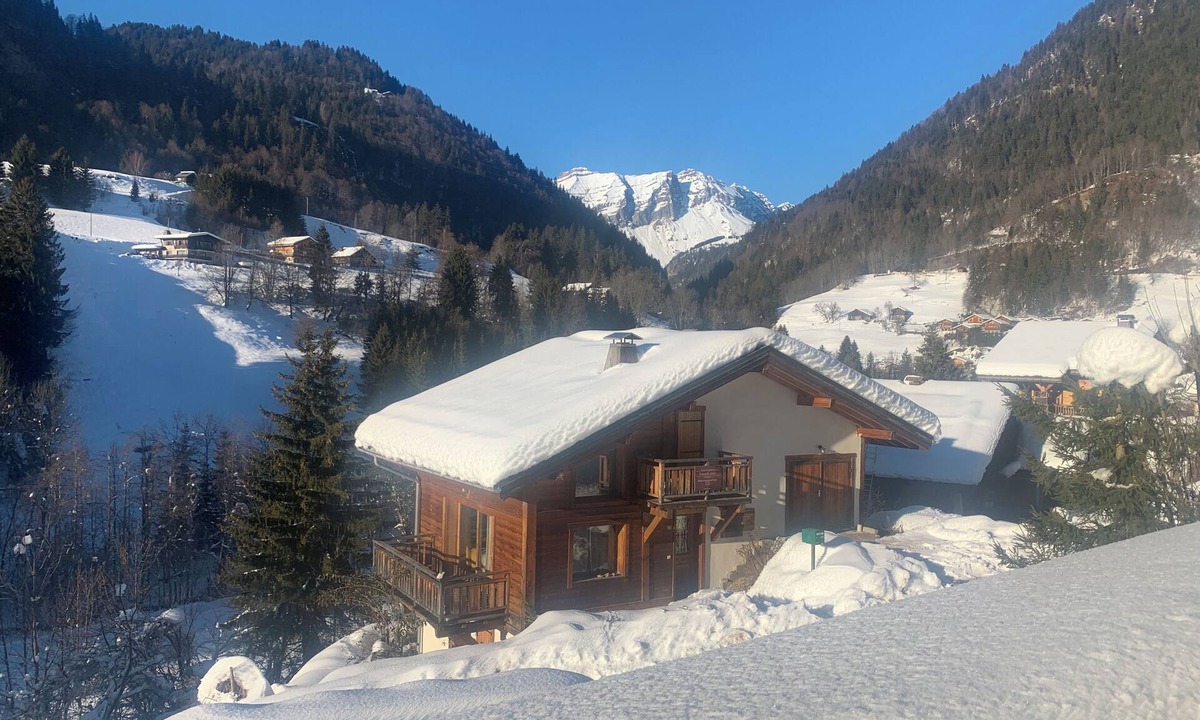 Flumet Ski Chalet | Comfortable chalet with panoramic view of the Aravis mountain range