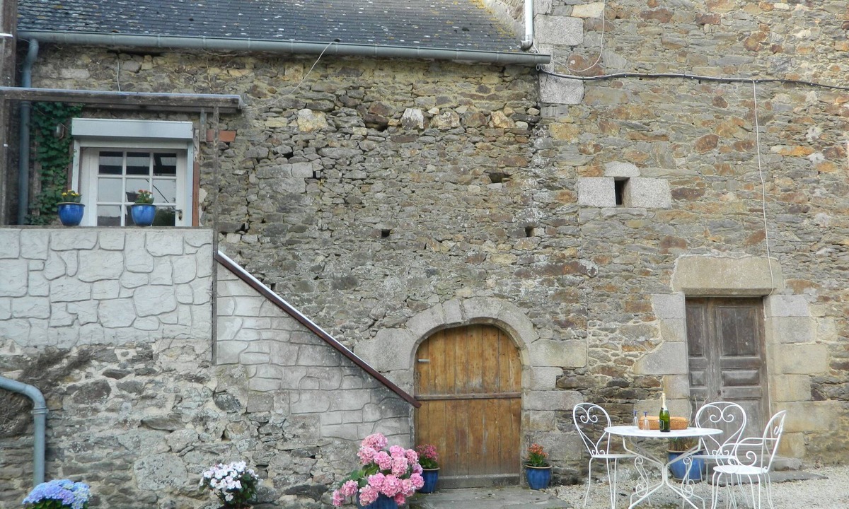 Corseul House | Comfortable Character Gite/Chambre d'hôte, only 7 kms from Dinan