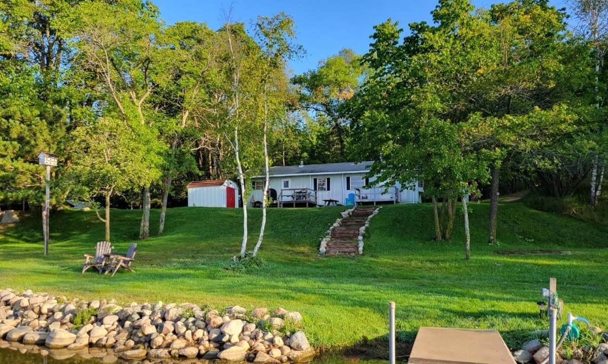 Nevis Cabin | Comfortable & clean cabin on beautiful 3rd Crow Wing Lake in Hubbard County MN.