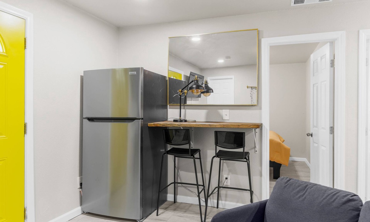 Compton Apartment | Comfortable Compton 2 Bed APT 1