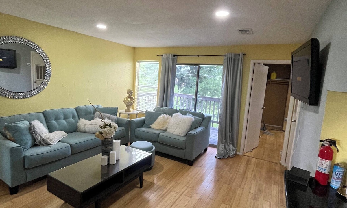 Lake Jackson Condo | Comfortable Condo Near Plants & Beach/WiFi, Kitchen, Pool