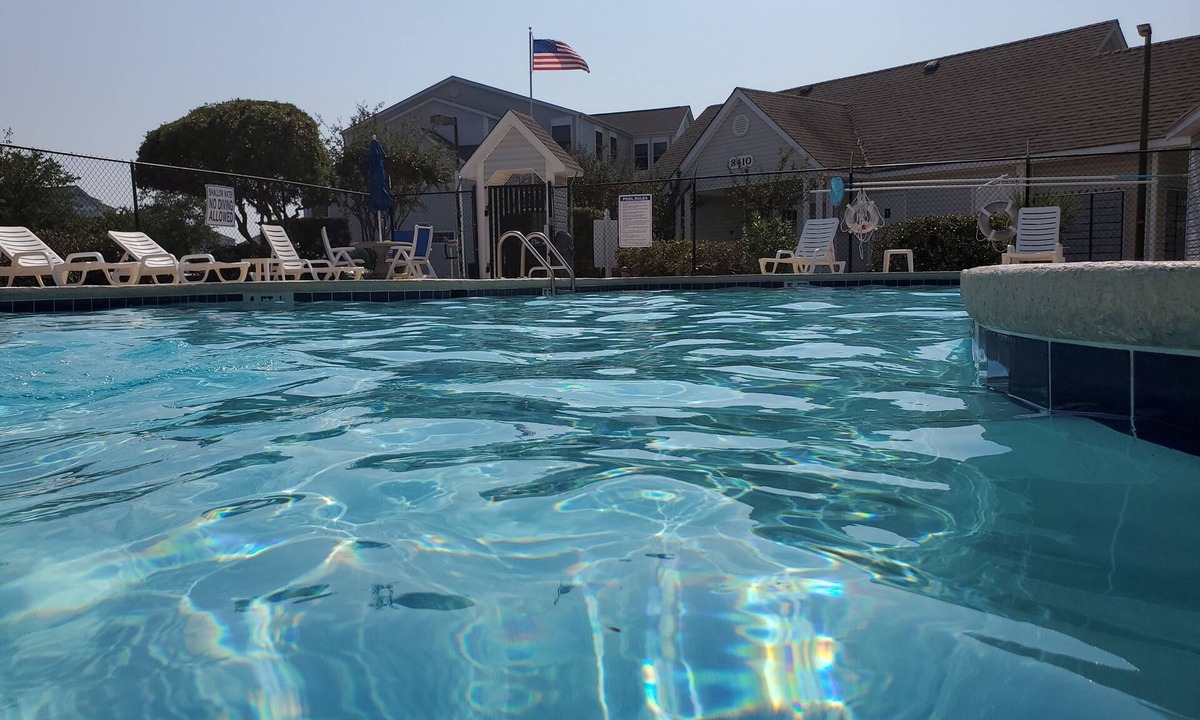Garden City Condo | Comfortable Condo near Beach, Golf, Myrtle Beach!