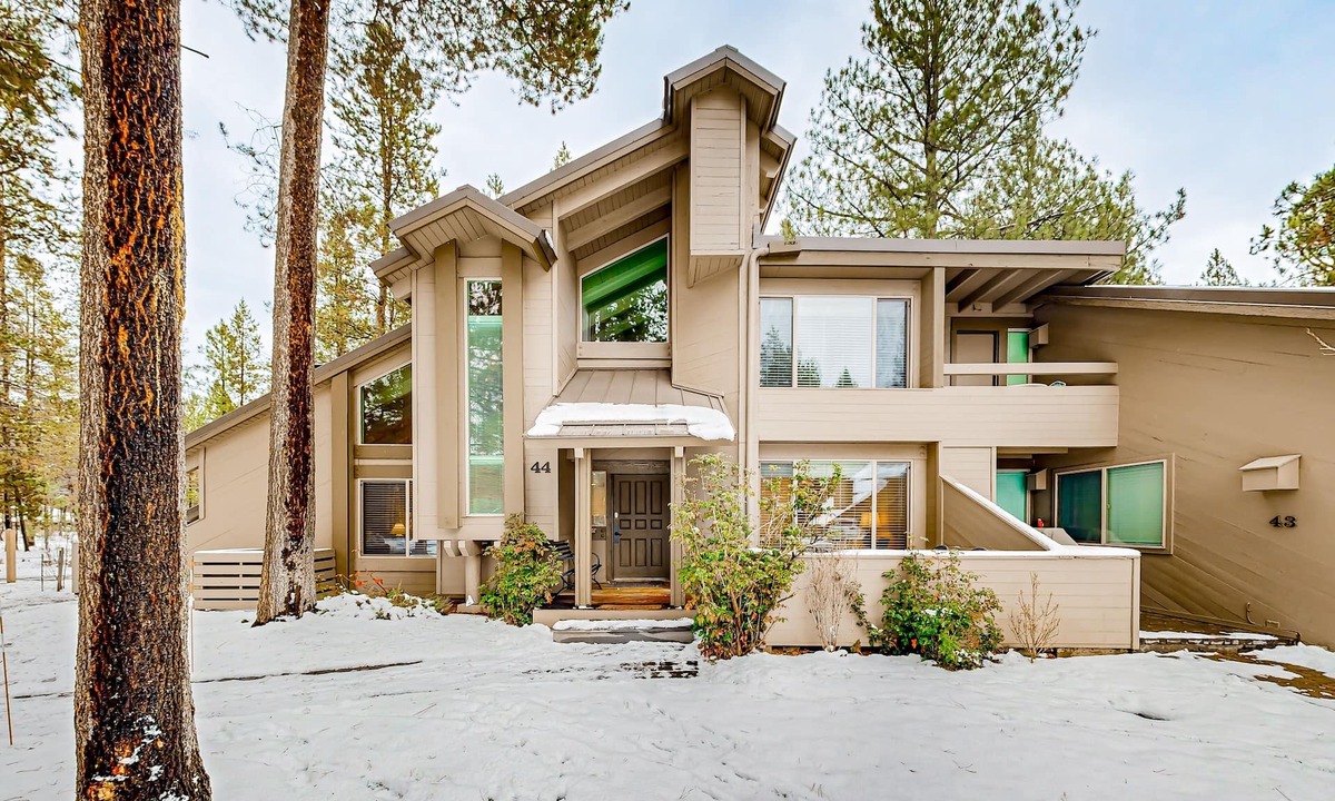 Tennis Village Condo | Comfortable condo w/shared pool, SHARC passes, trails, and more!