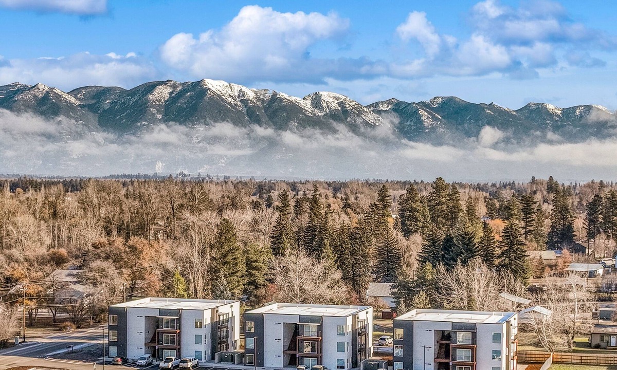 Evergreen Apartment | Comfortable condo with full kitchen - conveniently located