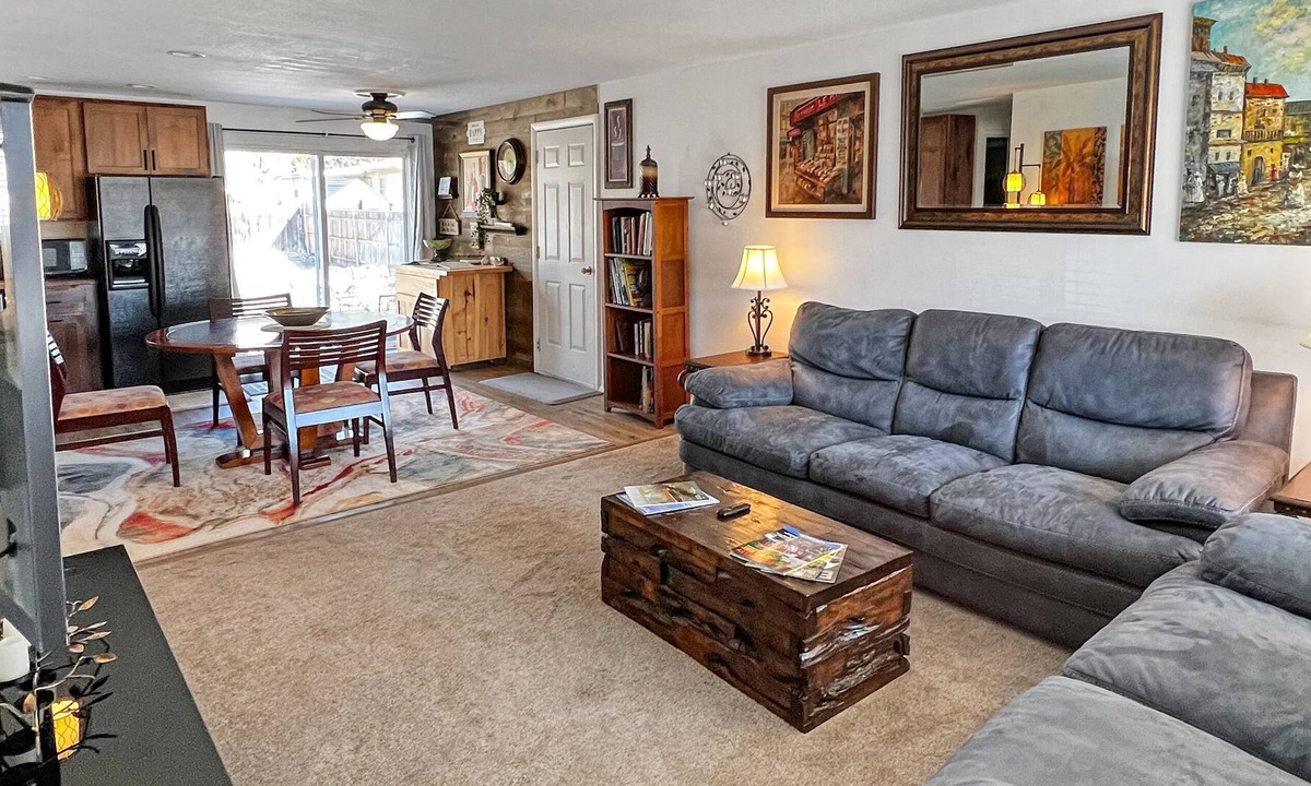 Hillcrest House | Comfortable, Convenient & Super Close to Everything