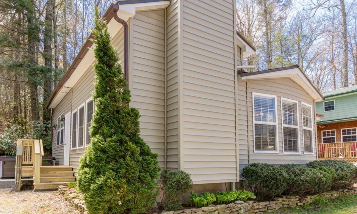 Highlands House | Comfortable, Convenient and Freshly Renovated!