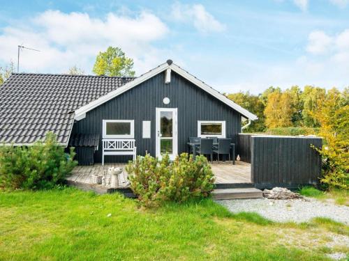 Fjellerup Strand House | Comfortable Cottage with Large Grounds - By Traum Ferienwohnungen