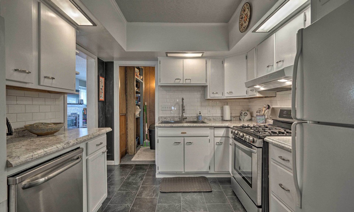 North Buffalo Cottage | Comfortable Craftsman Home - 2 Miles to UB Campus!