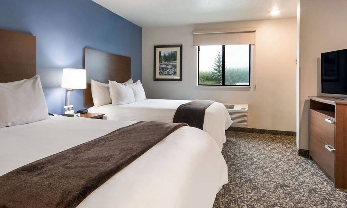 Grant Creek Hotel | Comfortable Dog-Friendly Stay in Missoula | Room + Kitchenette