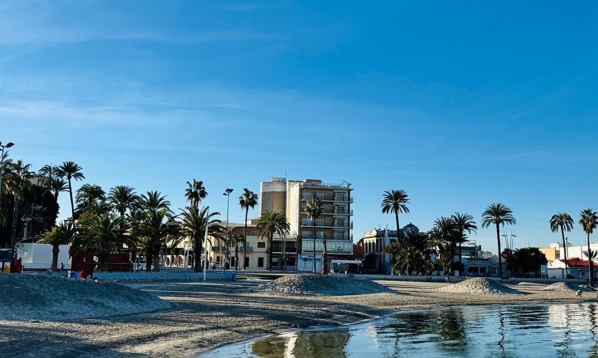Santiago de la Ribera Apartment | Comfortable Double Room at Hotel Albohera Playa