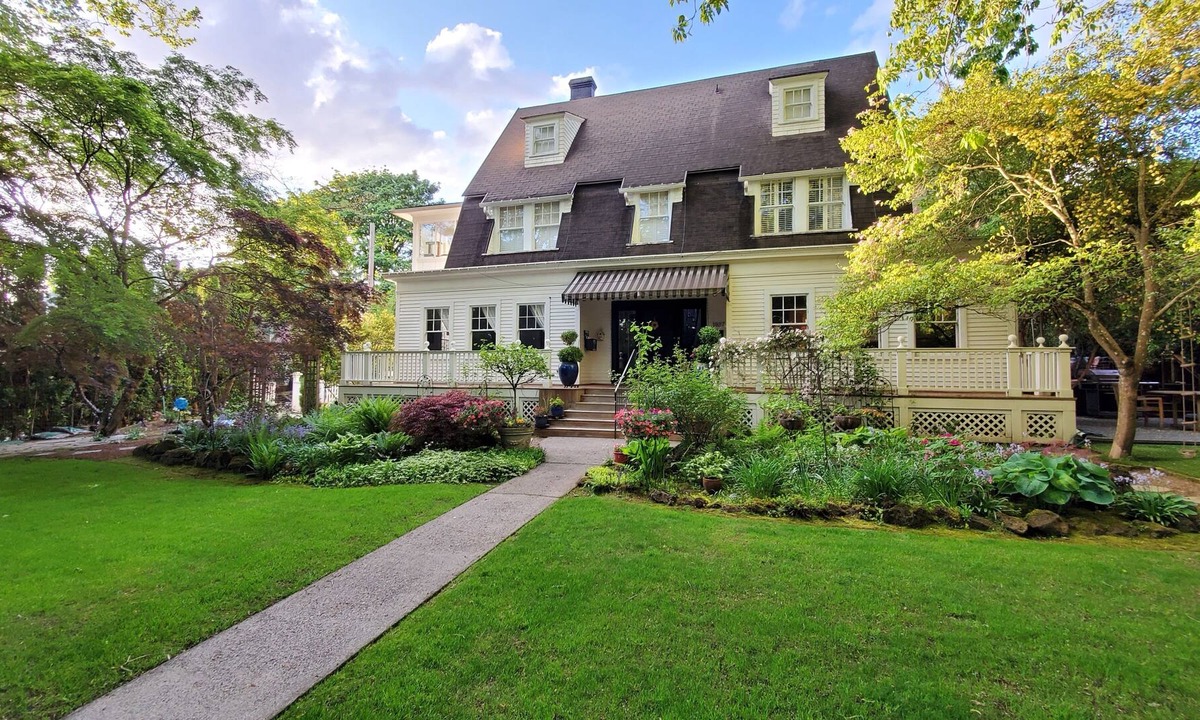 Irvington House | Comfortable elegance in the Governor's Mansion