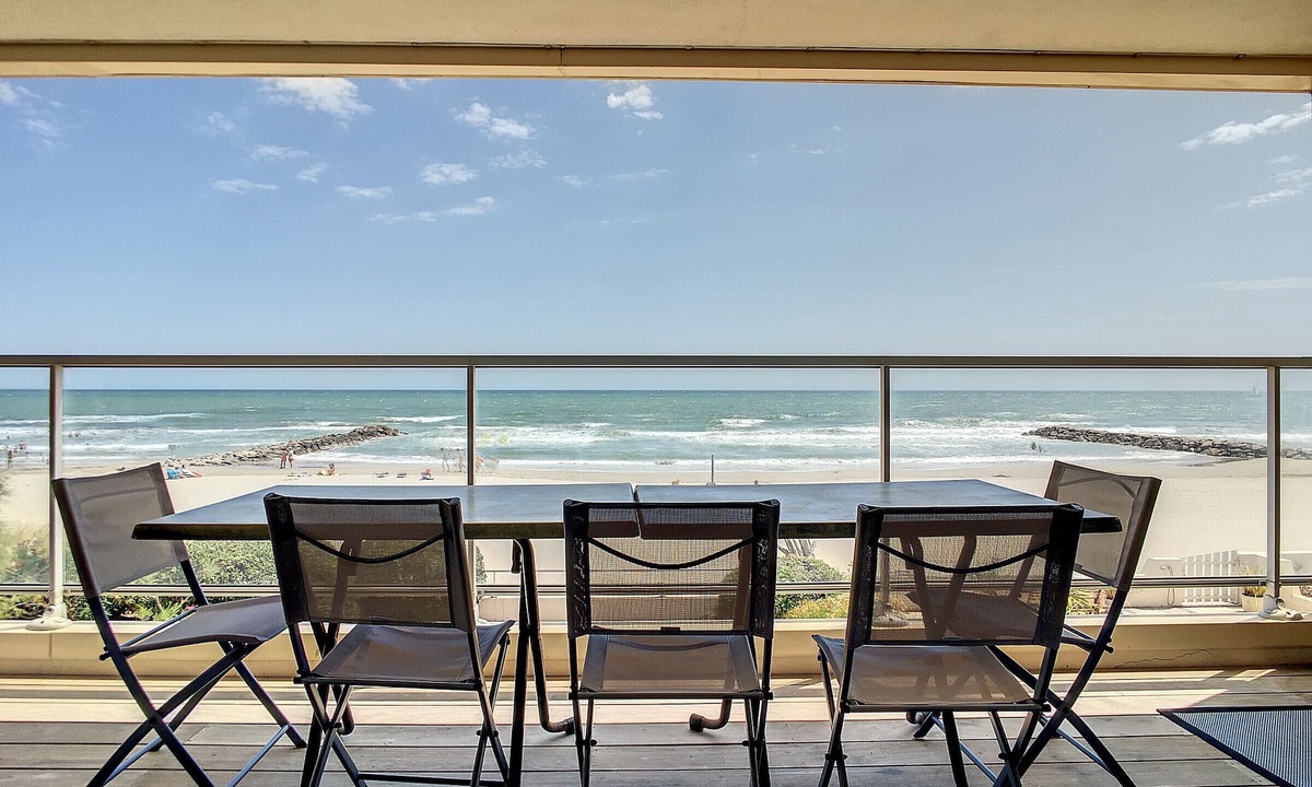 Carnon-Plage Apartment | Comfortable F5 on beach with parking