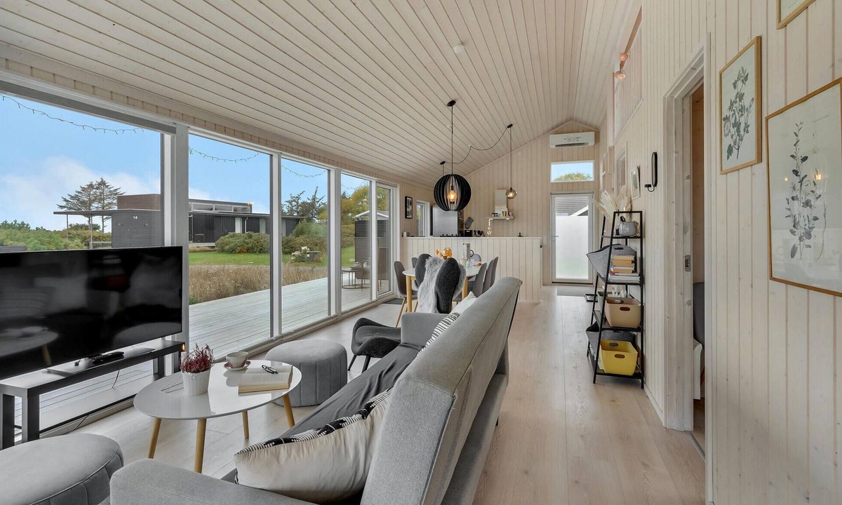 Lundby House | Comfortable, family-friendly cottage with sauna and sea view, a few meters from the beach.