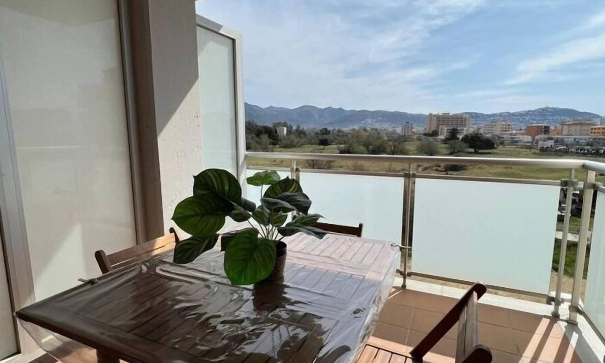 Santa Margarida Apartment | Comfortable flat with pool in Roses AV-21