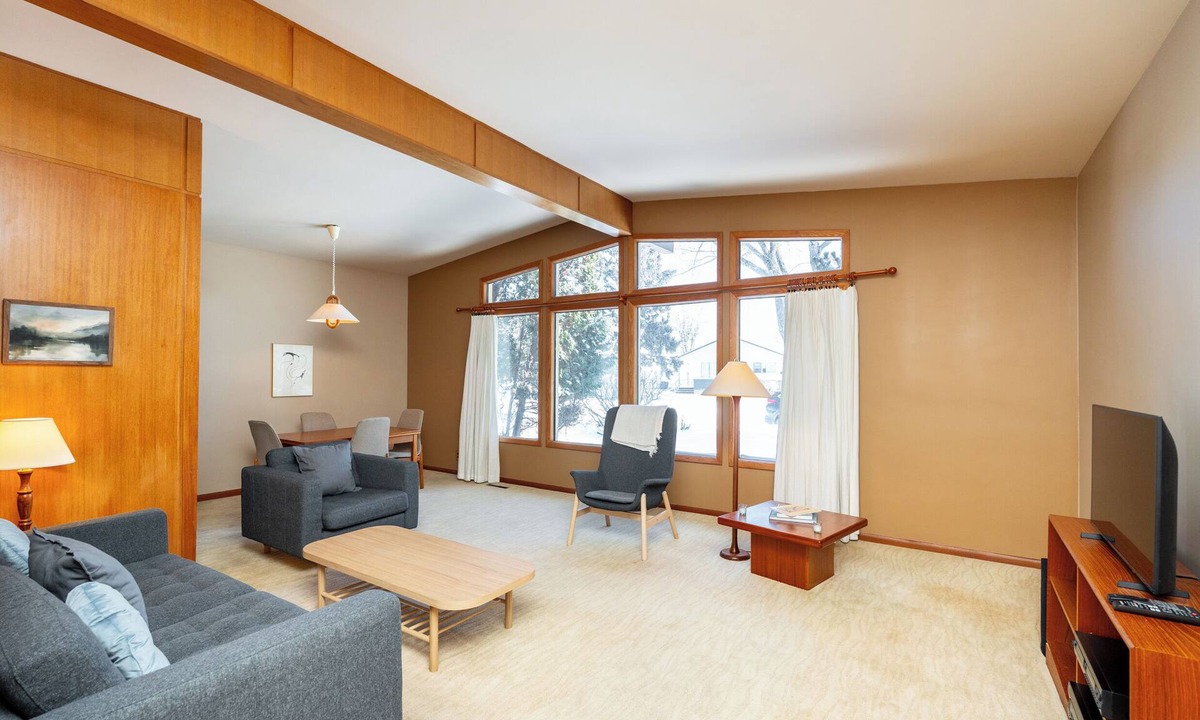 Fort Gary House | Comfortable Fort Garry Home | 3 Bed | 2 Bath |
