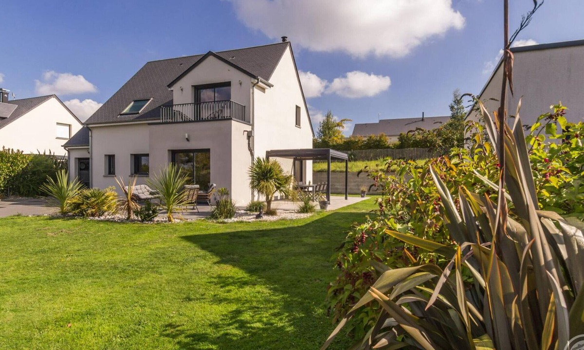 Montmartin-sur-Mer Cottage | Comfortable house for 8 pers. with private garden in Montmartin-sur-Mer