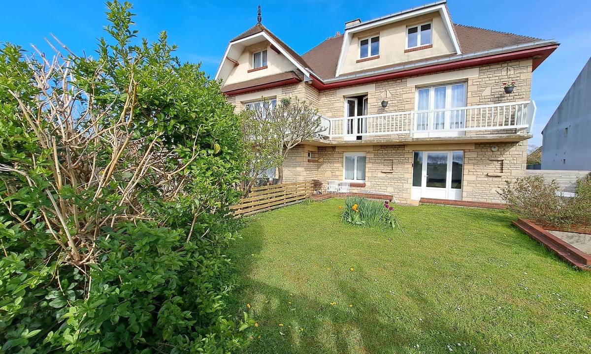 Coeur de Nacre Apartment | Comfortable apartment in villa with garden 350 m from beach and shops