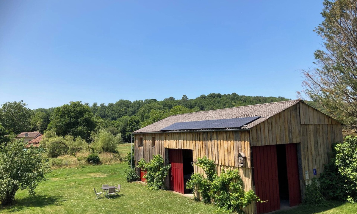 Saint-Jean-de-Cole Hotel | Comfortable private room in a renovated, rustic barn.