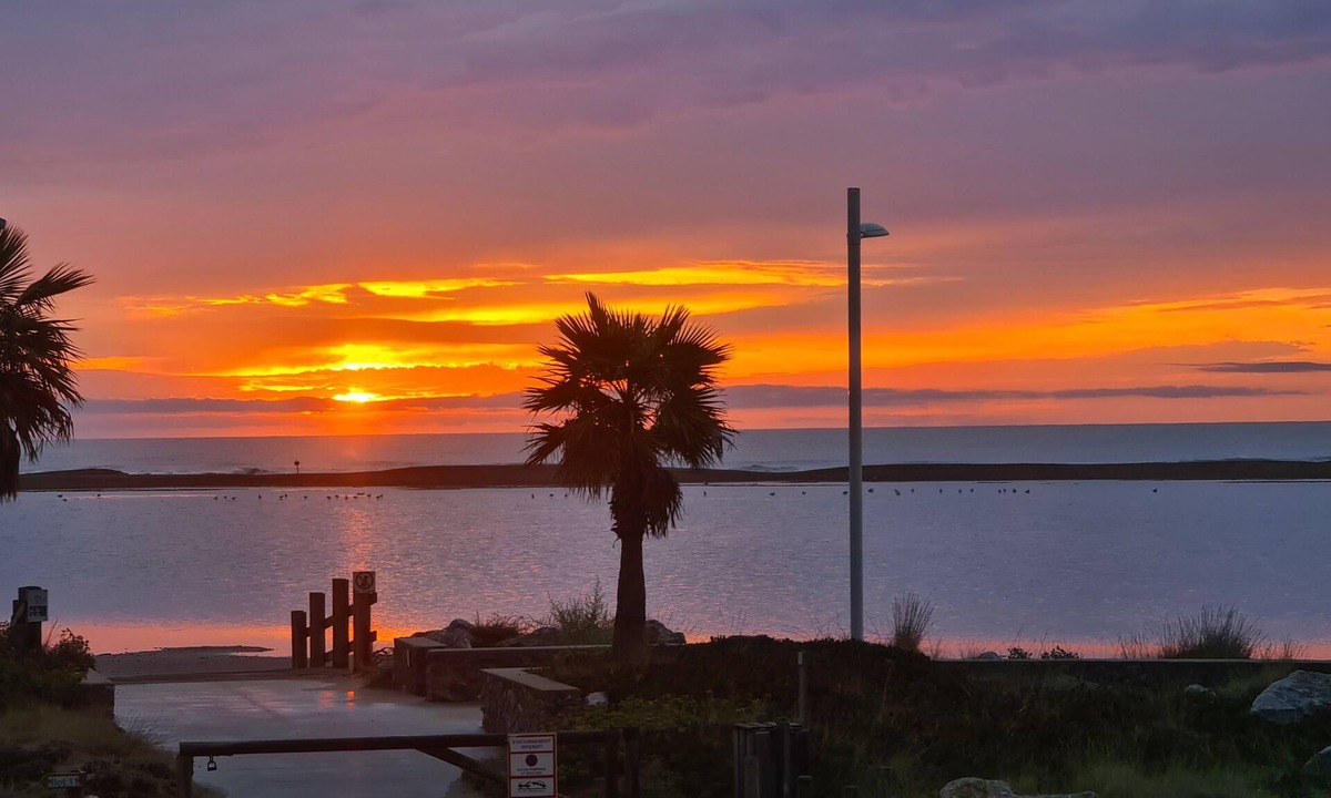 Gruissan Plage Ski Chalet | Comfortable, fully-equipped seafront chalet for summer and winter enjoyment