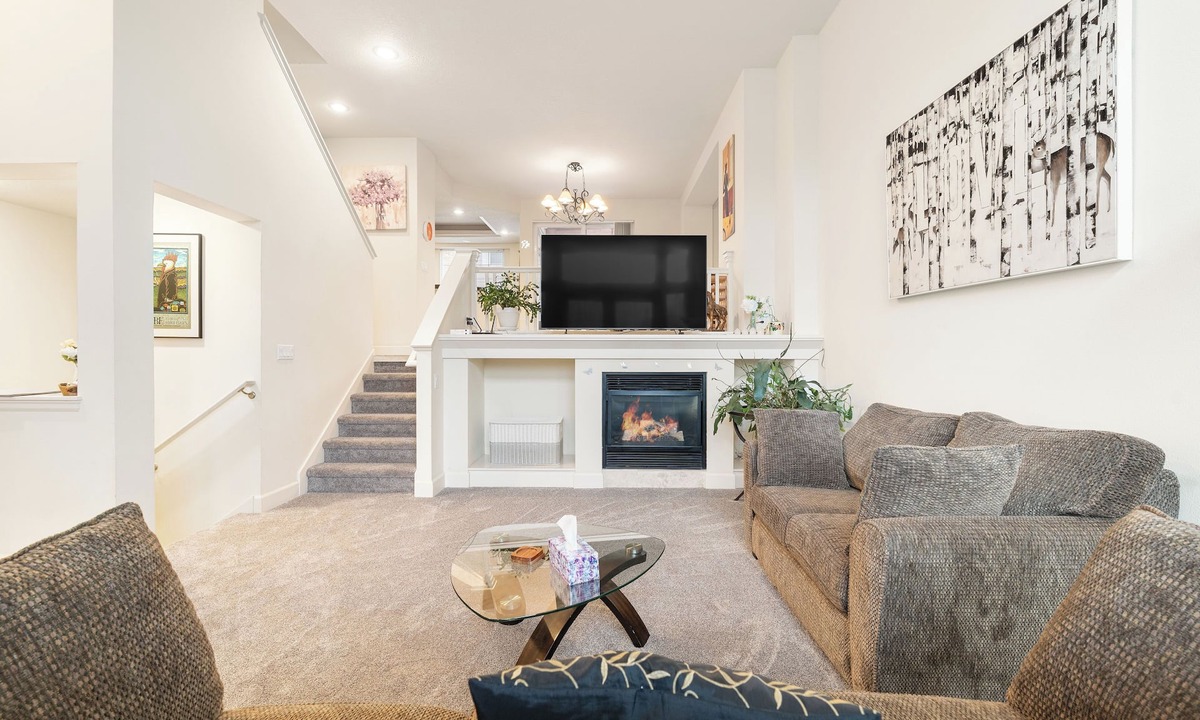 Orenco Station House | Comfortable, fully furnished Hillsboro home in a quiet neighborhood—perfect for business travelers, families, or extended stays. Enjoy a well-equipped kitchen, fast Wi-Fi, and easy access to Intel, Nike, shopping, and dining.