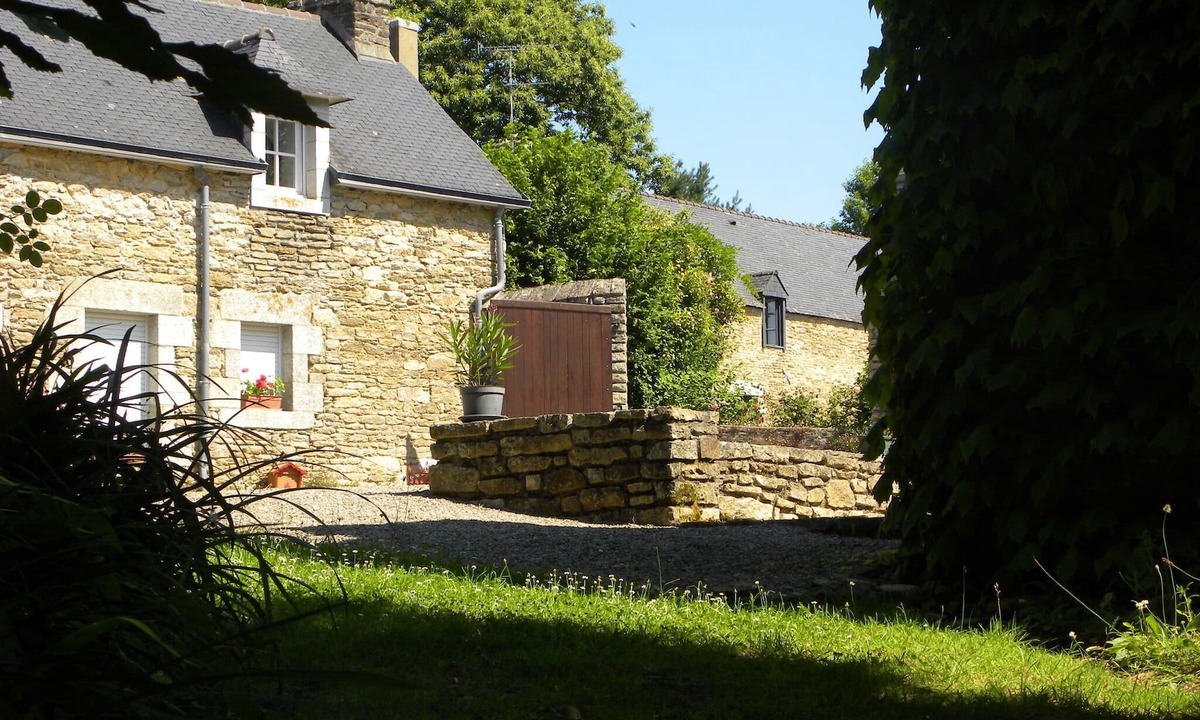 Pont-Aven House | Comfortable, functional and quiet longère. 1km from Pont Aven