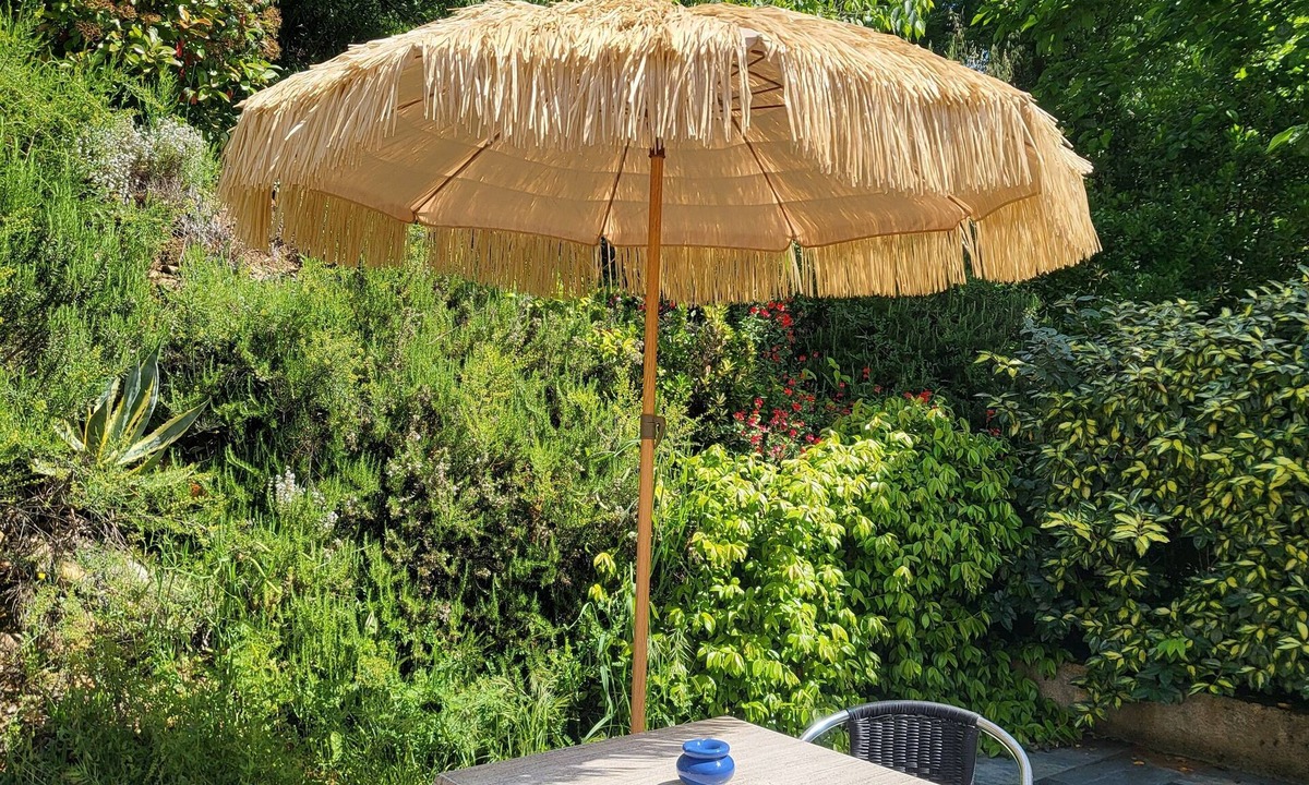 Reynes Bed & Breakfast | Comfortable guest room with terrace, large swimming pool (+ kitchen)