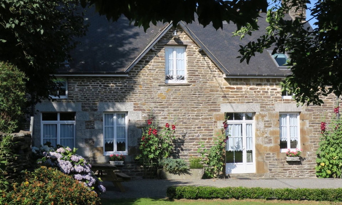 Les Loges-Marchis Cottage | Comfortable house with fireplace and garden in Normandy