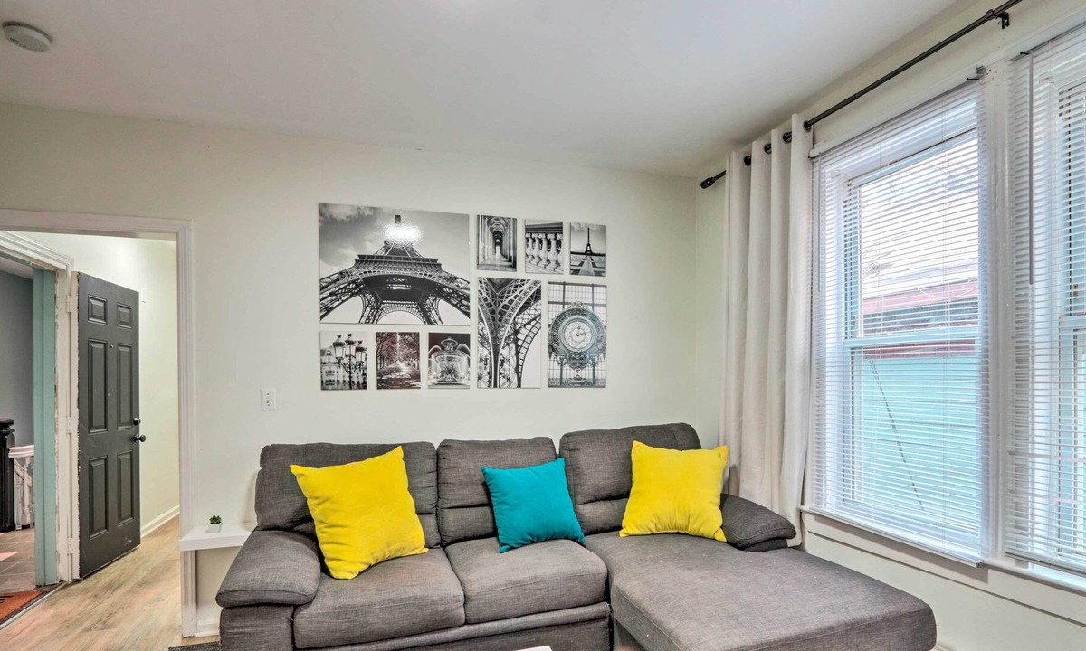 Hartford Apartment | Comfortable Hartford Apartment Near Downtown!