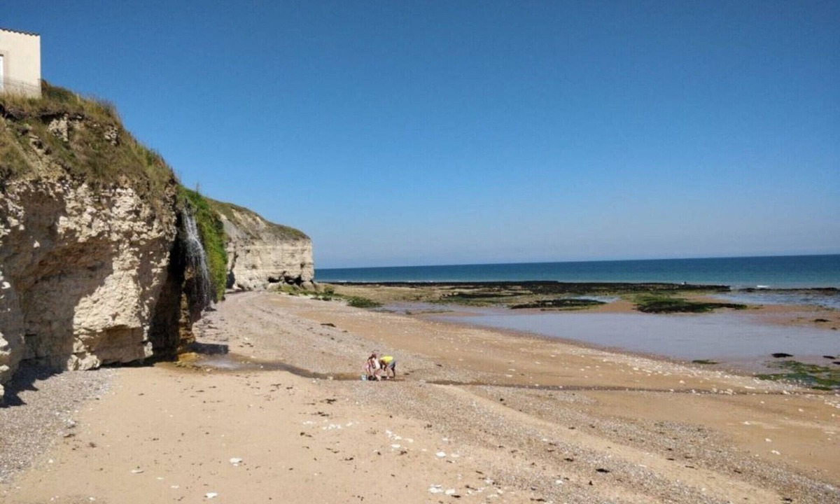 Sainte-Honorine-des-Pertes House | Comfortable holiday home with garden