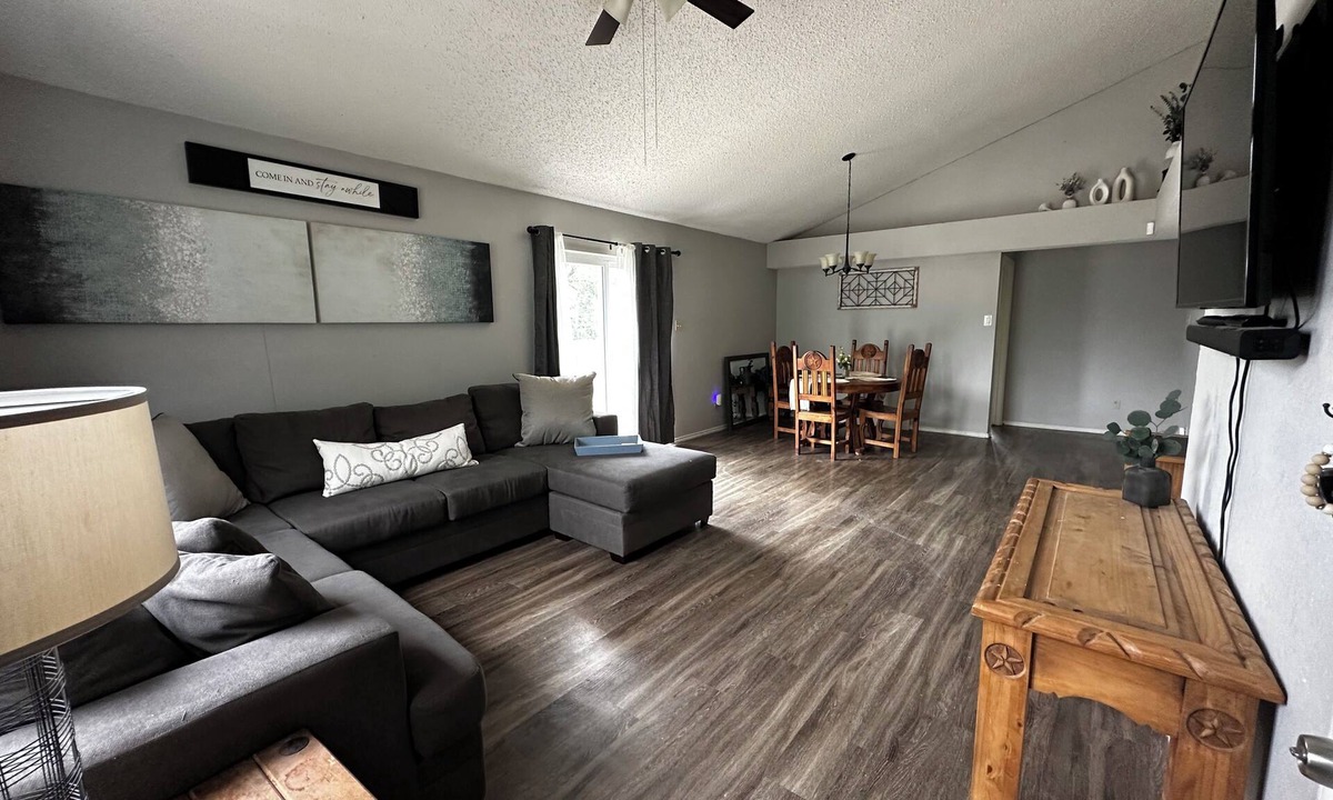 Cibolo House | COMFORTABLE home and large private yard in welcoming Schertz right off 35