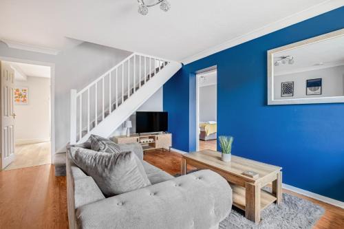 Wootton Apartment | Comfortable Home away from Home with FREE Parking