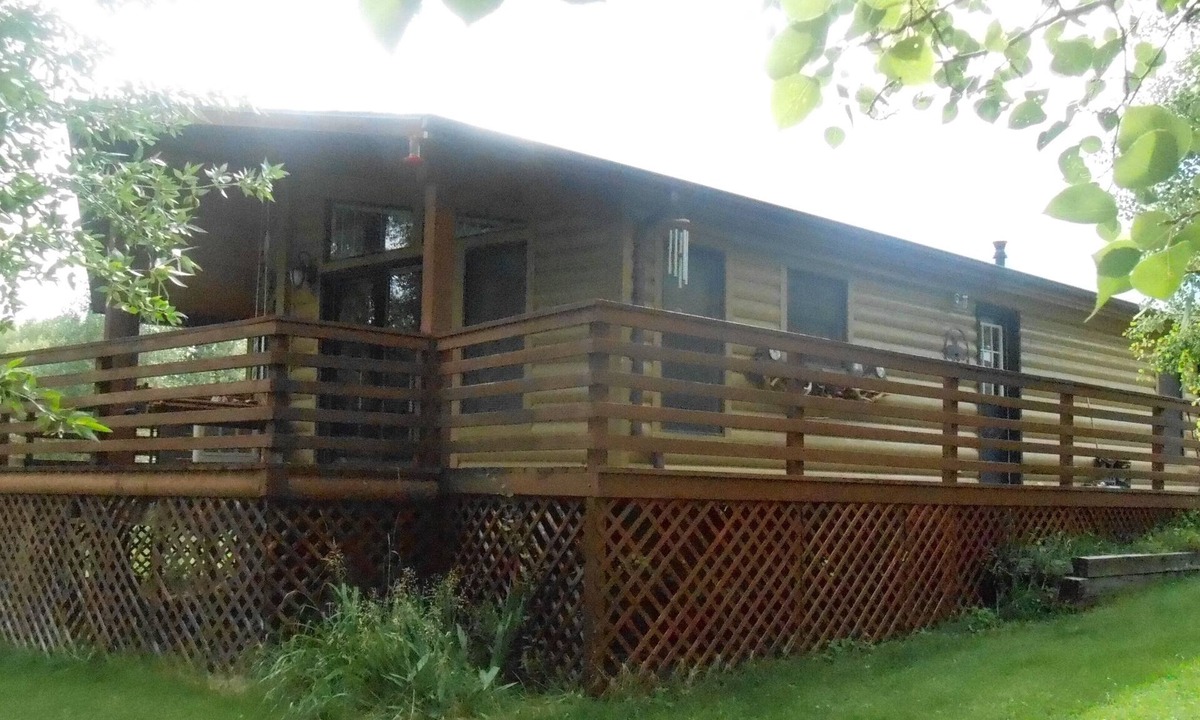 Encampment House | Comfortable Home Away From Home. Sleeps 5-6. Near Premier Outdoor Recreation.