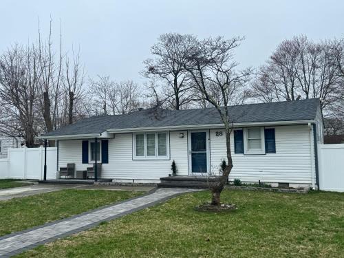 Central Islip House | Comfortable Home Near Everything