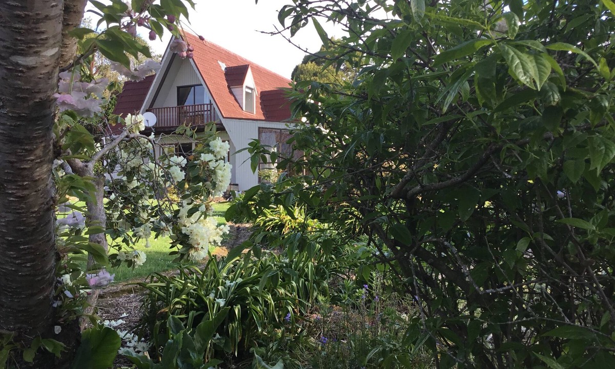 Geraldine House | Comfortable house in stunning gardens