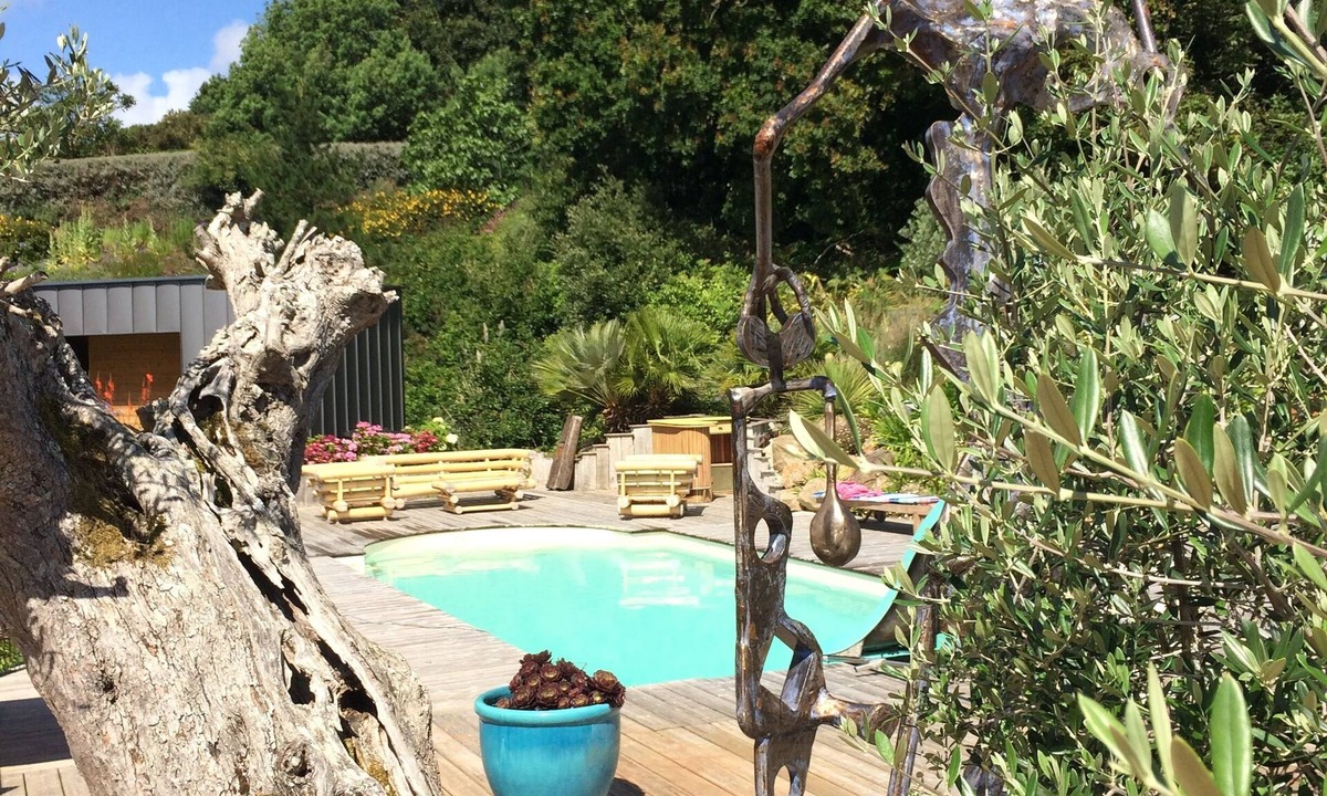 Loguivy House | Comfortable house with private pool & spa