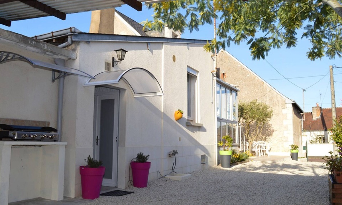Saint-Avertin Cottage | Comfortable house, pets allowed, enclosed garden