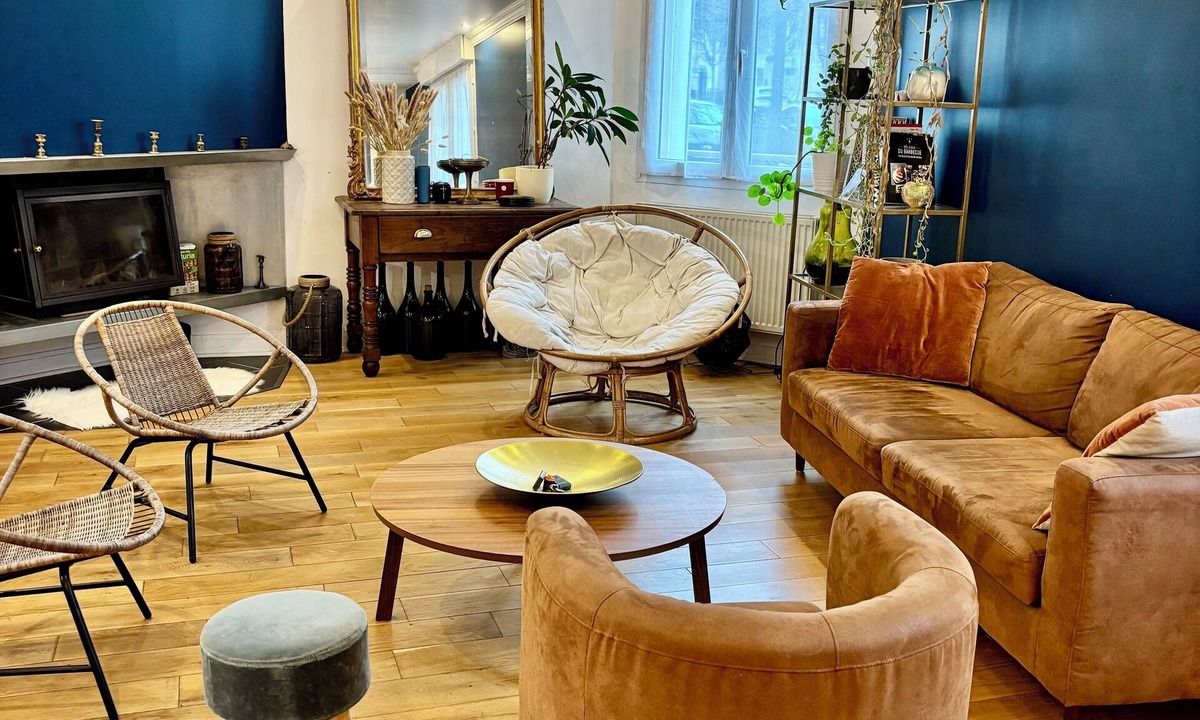 Reims House | Comfortable House Private Hot Tub Spacious Secure Garage Parking