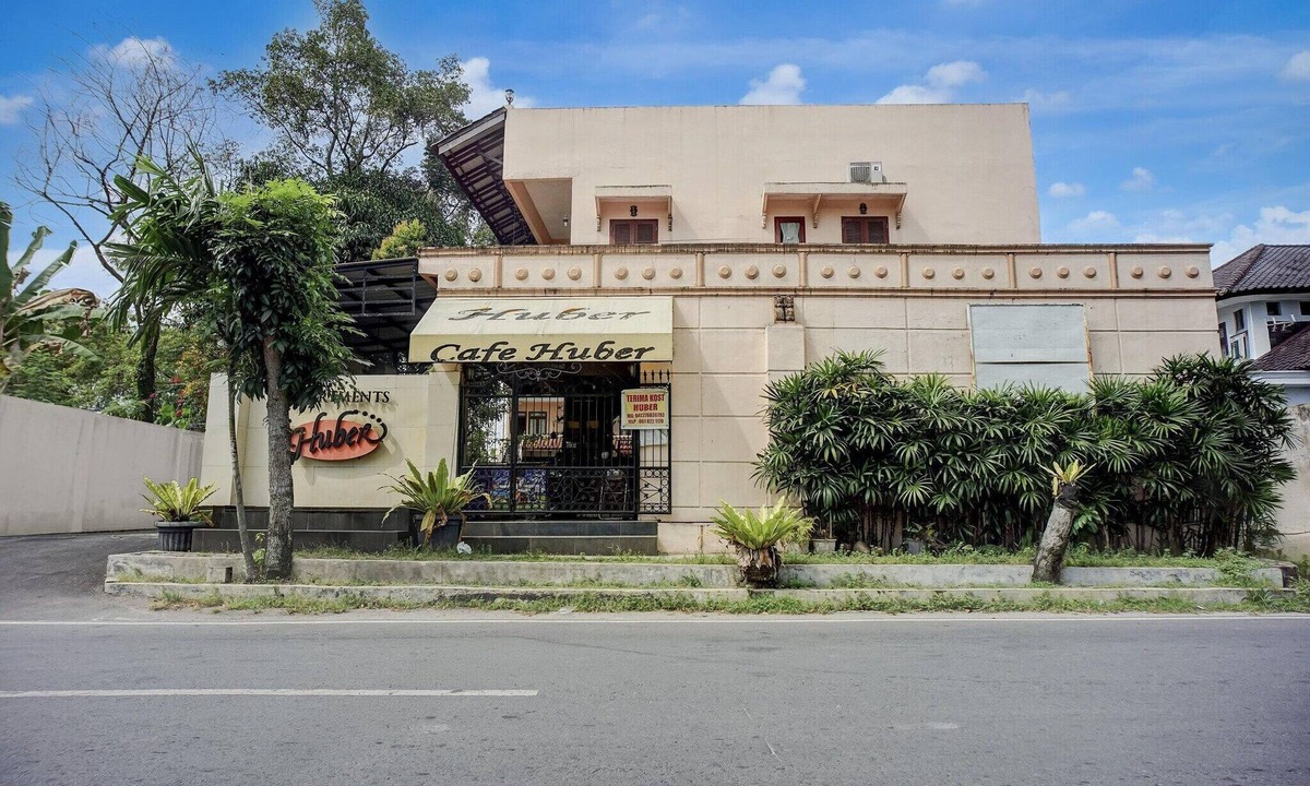 Medan House | Comfortable Indonesia Double Suite w/Free WiFi
