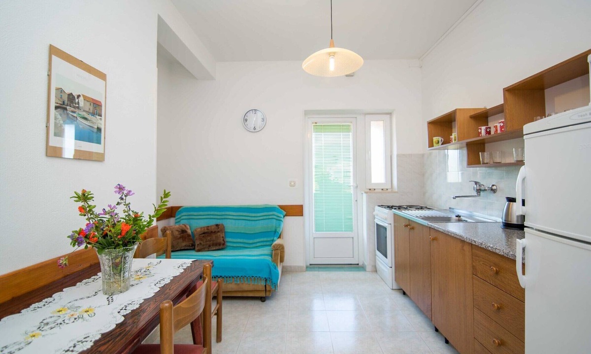 Kastel Stafilic Apartment | Comfortable Kastel Stafilic Apartment with Balcony - Two Bedroom Apartment with Balcony and Sea View